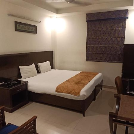 Hotel Clark Heights New Delhi Exterior foto