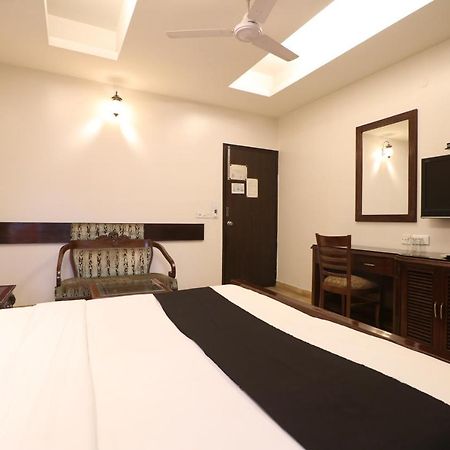 Hotel Clark Heights New Delhi Exterior foto