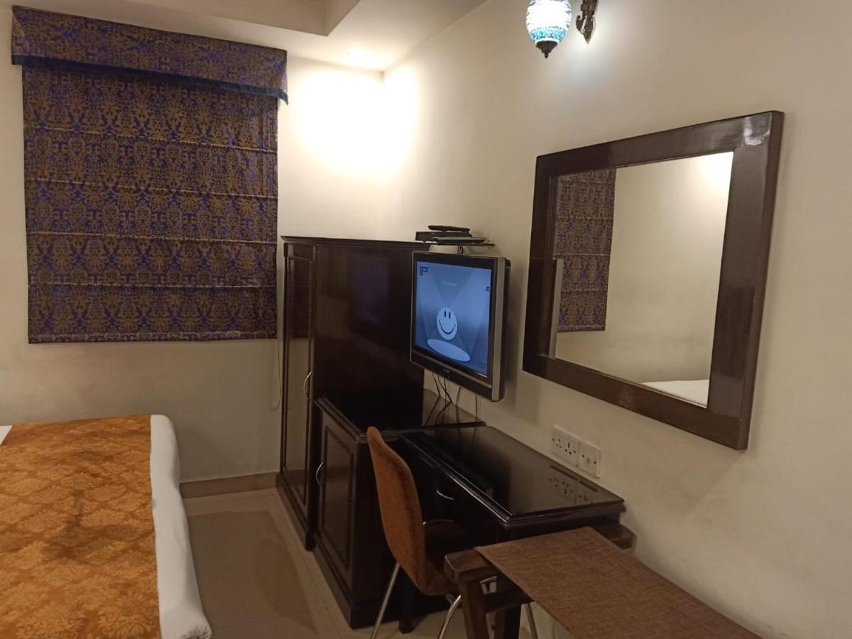 Hotel Clark Heights New Delhi Exterior foto