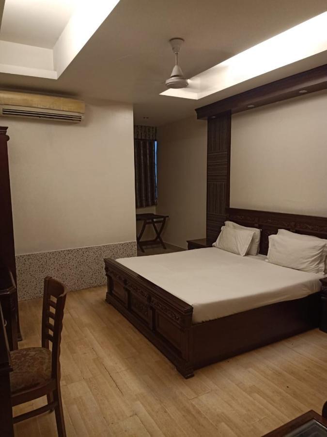 Hotel Clark Heights New Delhi Exterior foto