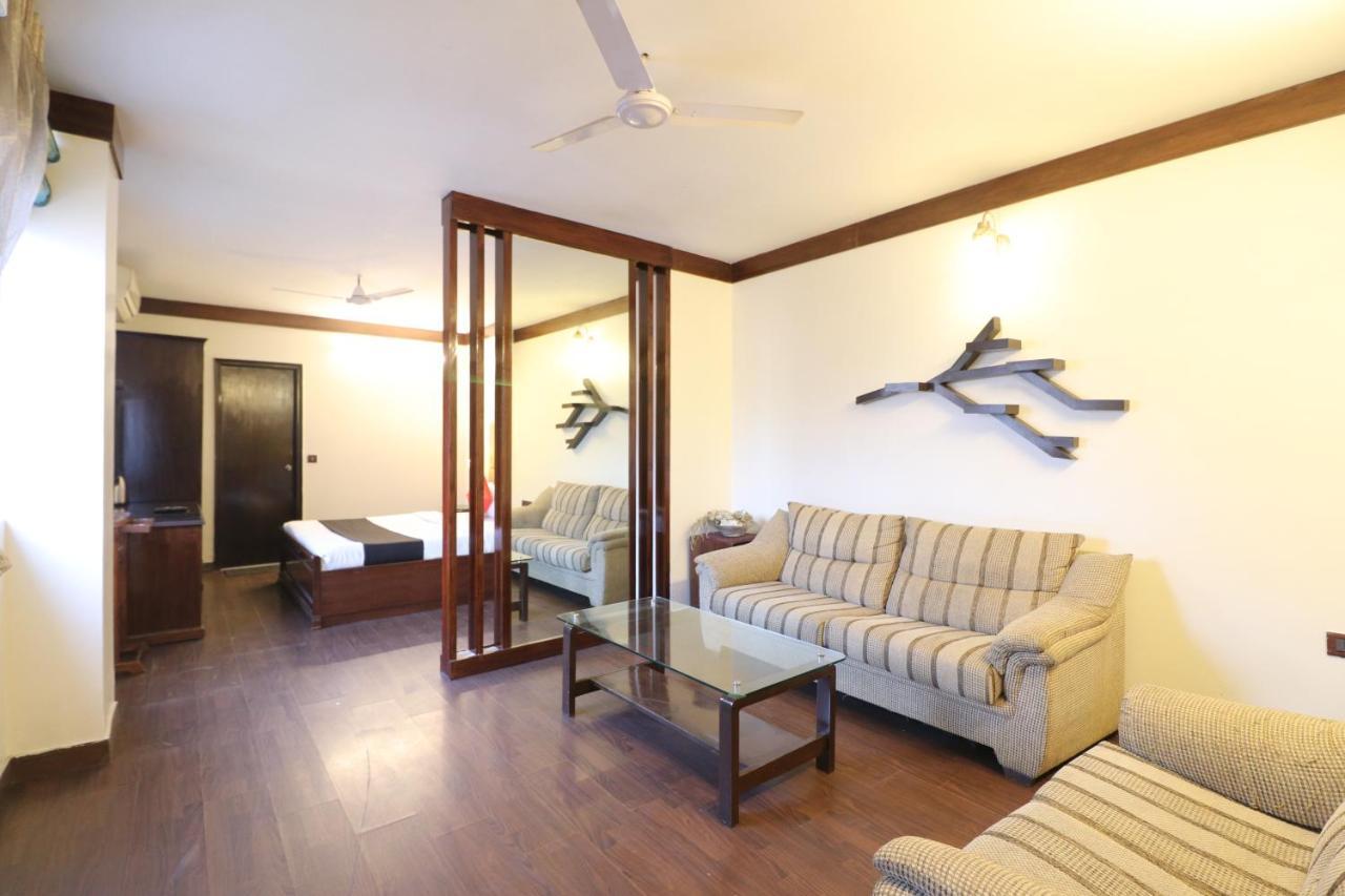 Hotel Clark Heights New Delhi Exterior foto