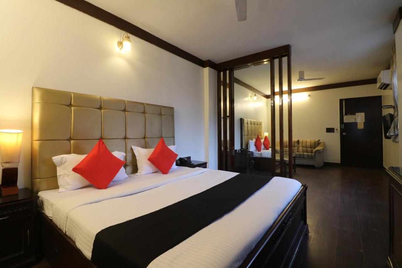 Hotel Clark Heights New Delhi Exterior foto