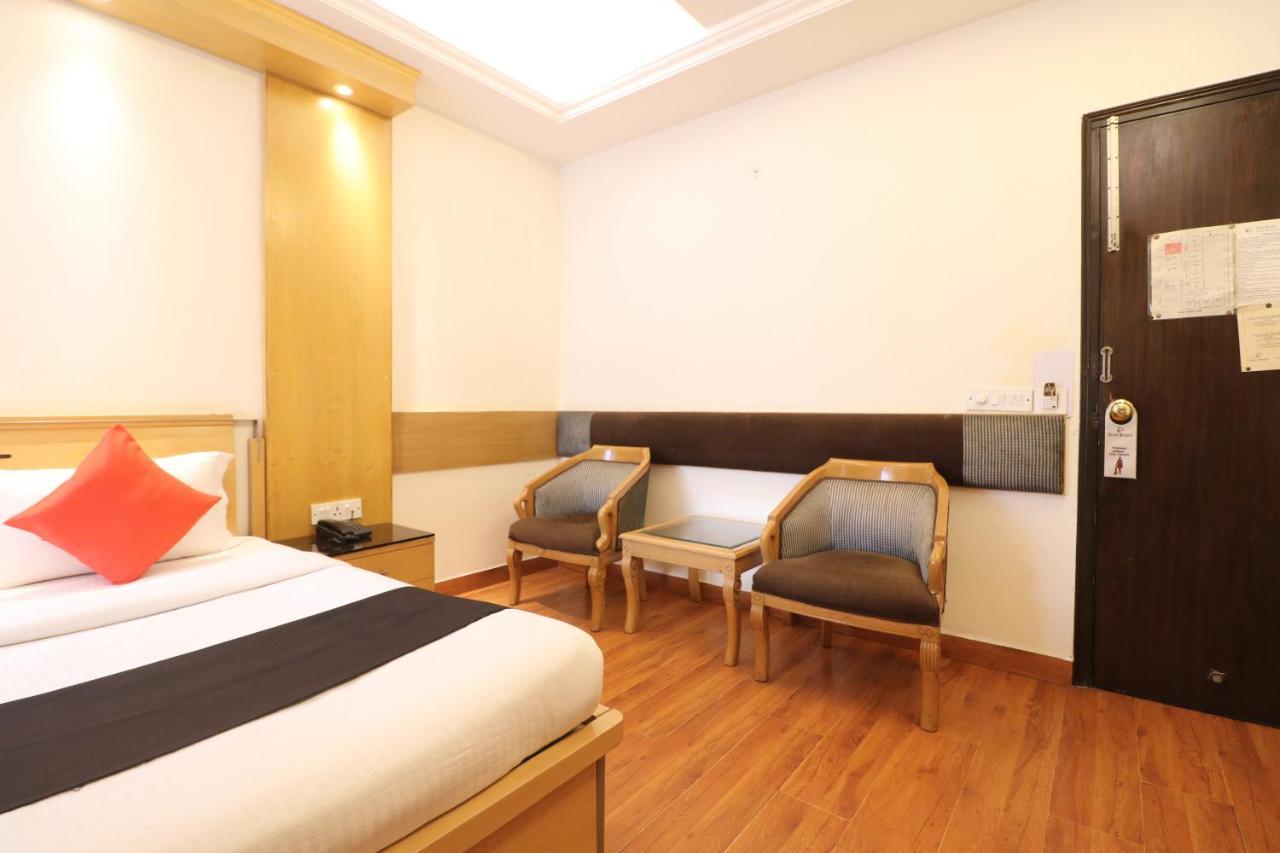Hotel Clark Heights New Delhi Exterior foto
