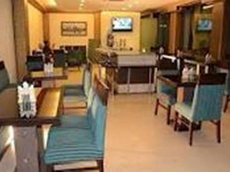 Hotel Clark Heights New Delhi Exterior foto