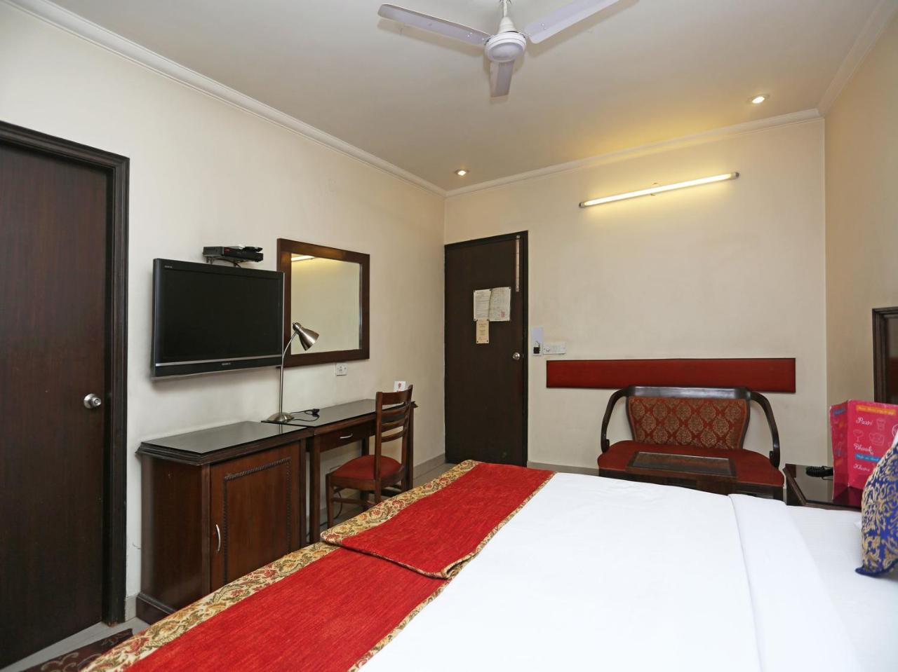 Hotel Clark Heights New Delhi Exterior foto