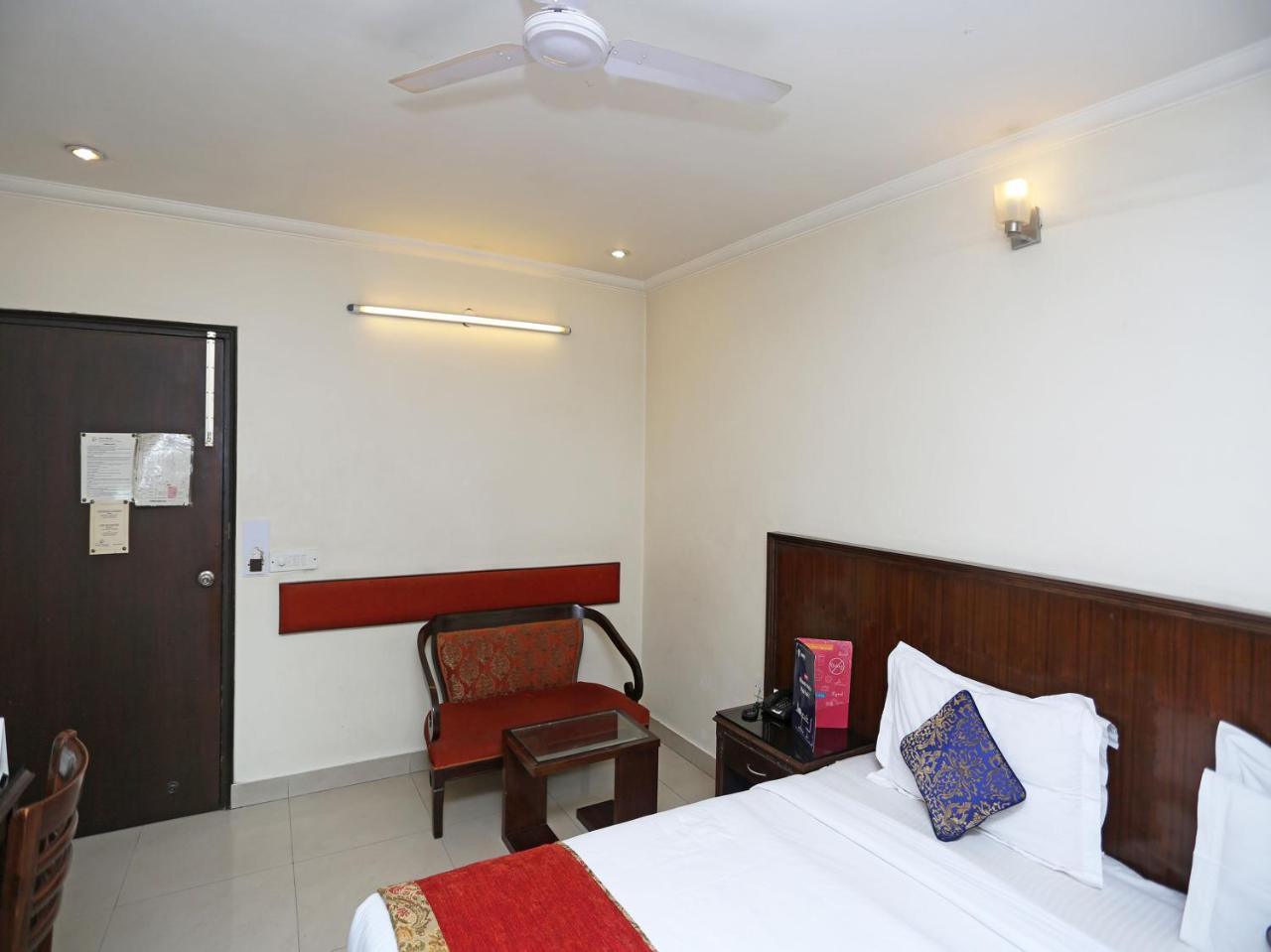 Hotel Clark Heights New Delhi Exterior foto